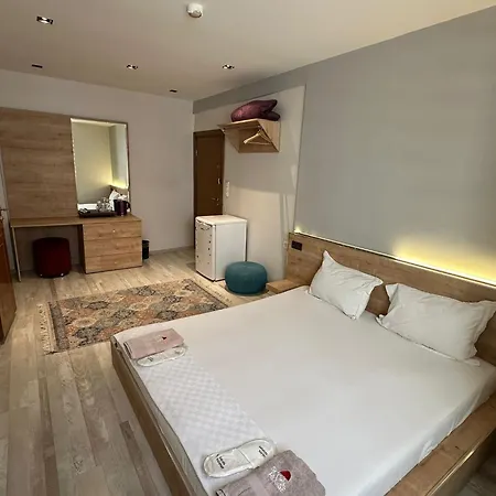 Hotel Social House Mil *