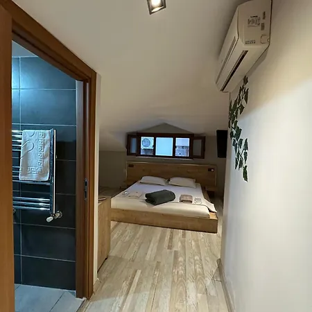 Отель Social House Mil