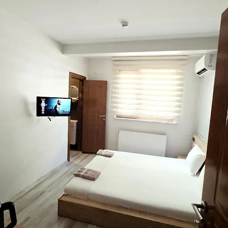 Hotel Social House Mil *