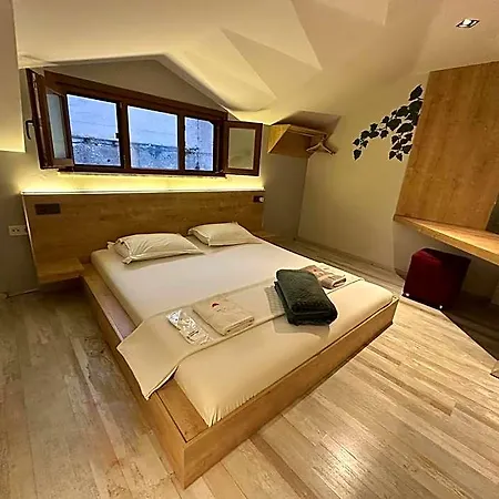 Social House Mil Szálloda *