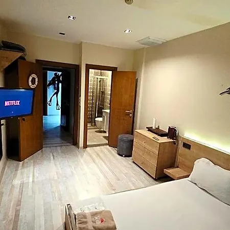 Social House Mil Szálloda *