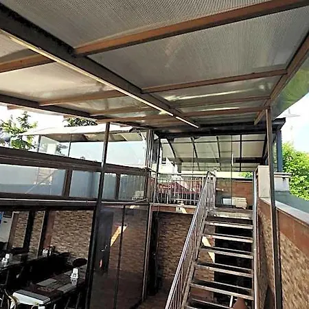 Social House Mil *