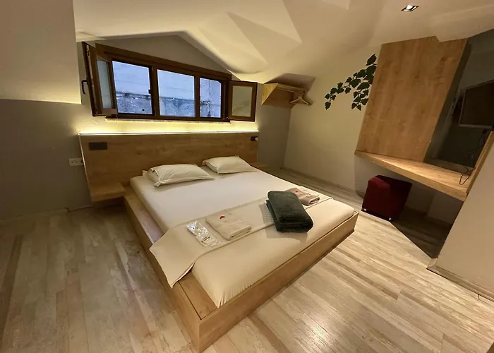 Отель Social House Mil *