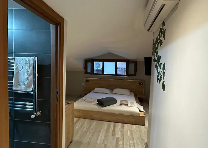 Отель Social House Mil