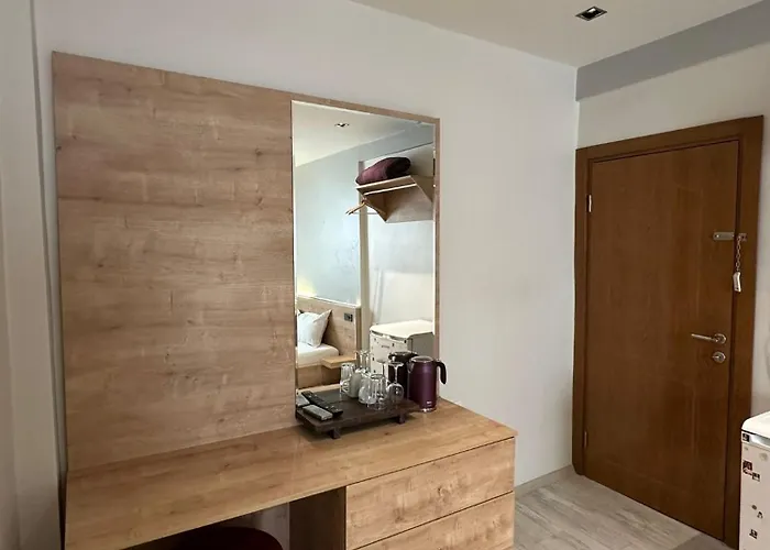 Отель Social House Mil *