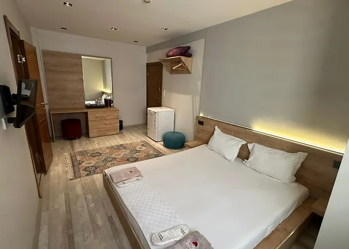 Отель Social House Mil *